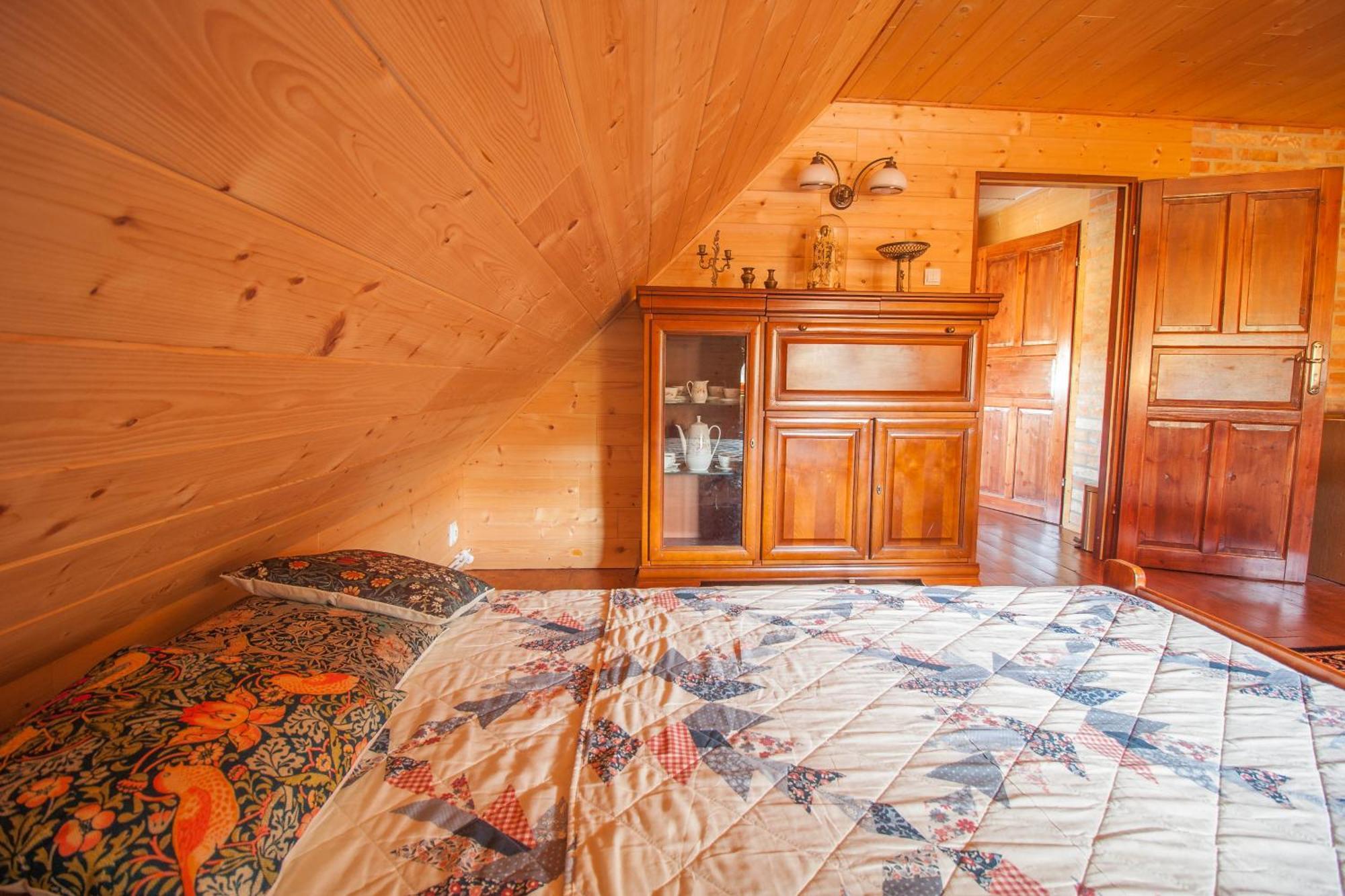 Holiday House Folwark Jelen Poniklica ภายนอก รูปภาพ